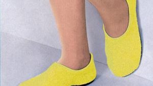 PRINCIPLE BUSINESS PILLOW PAWS® HARD SOLES STANDARD(cs)