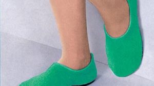 PRINCIPLE BUSINESS PILLOW PAWS® HARD SOLES STANDARD(cs)